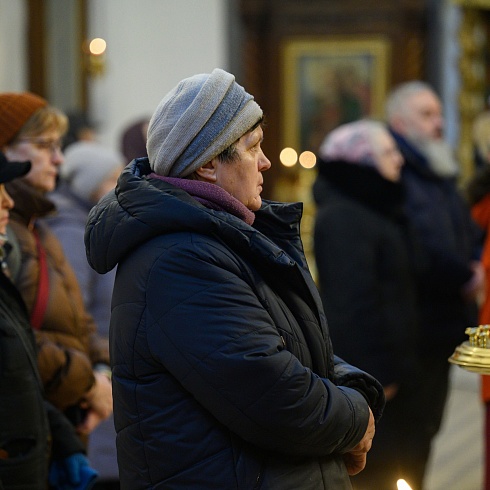В день памяти блаженного Николая Псковского митрополит Арсений совершил Божественную Литургию в Свято-Троицком кафедральном соборе