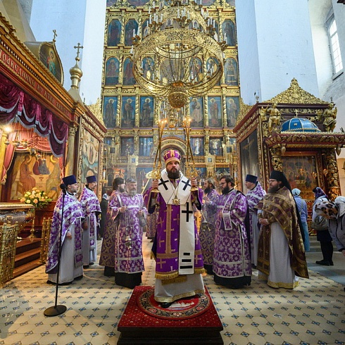 В Великий Четверг митрополит Арсений совершил Литургию в Свято-Троицком кафедральном соборе