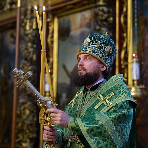 В день памяти блаженного Николая Псковского митрополит Арсений совершил Божественную Литургию в Свято-Троицком кафедральном соборе
