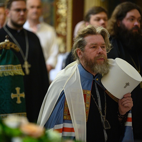 Митрополит Псковский и Порховский Тихон, возглавил праздничное богослужение в день Всех святых, в земле Русской просиявших