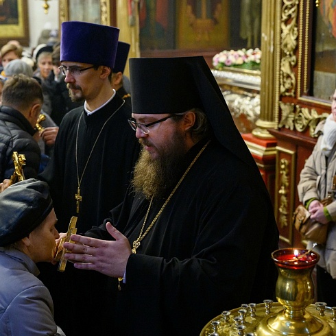 Митрополит Арсений совершил Божественную Литургию в Свято-Троицком кафедральном соборе в Прощеное воскресение