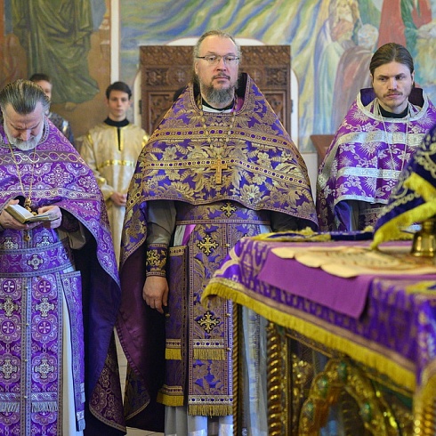 В Неделю Торжества Православия митрополит Матфей совершил праздничное богослужение в Свято-Троицком кафедральном соборе