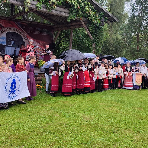Творческая мастерская «Истоки» социально-культурного центра «Троицкий» выступила на фестивале народа сето «Сетомаа. Семейные встречи» 