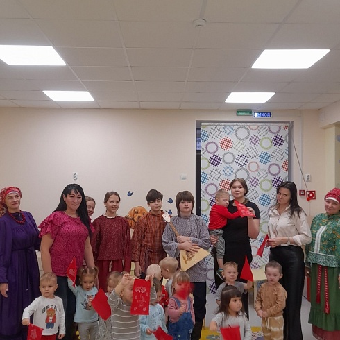 Творческая мастерская "Истоки" побывала в гостях у своих юных друзей в "Лукошке"
