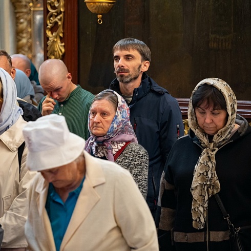 В Неделю 13-ю по Пятидесятнице митрополит Матфей совершил Божественную Литургию в Свято-Троицком кафедральном соборе