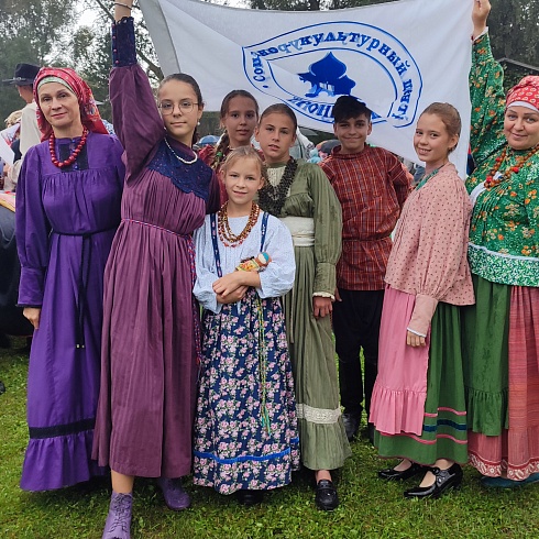 Творческая мастерская «Истоки» социально-культурного центра «Троицкий» выступила на фестивале народа сето «Сетомаа. Семейные встречи» 