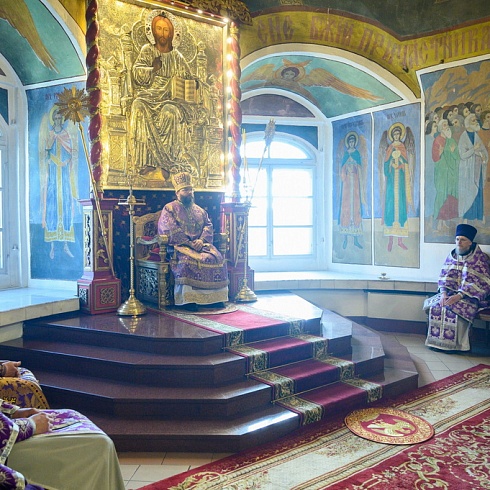 В Неделю Торжества Православия митрополит Матфей совершил праздничное богослужение в Свято-Троицком кафедральном соборе