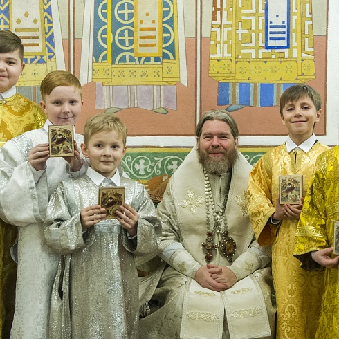 В ночь с 6 на 7 января 2020 года, в праздник Рождества Христова, митрополит Псковский и Порховский Тихон совершил Божественную Литургию в Свято-Троицком кафедральном соборе города Пскова
