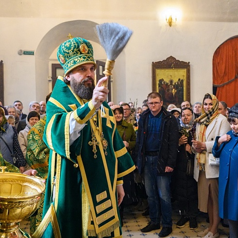 В день празднования Входа Господня в Иерусалим митрополит Арсений совершил Литургию в Свято-Троицком кафедральном соборе города Пскова