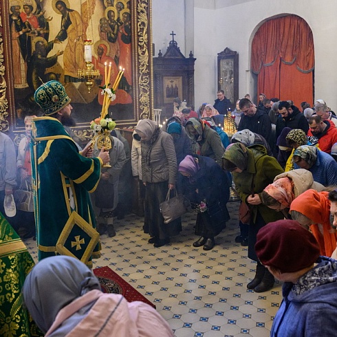В день празднования Входа Господня в Иерусалим митрополит Арсений совершил Литургию в Свято-Троицком кафедральном соборе города Пскова