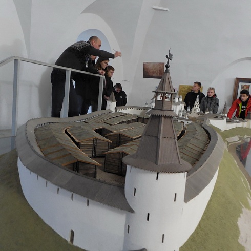 Студенты из Дно посетили исторические места маршрута «Три крепости»