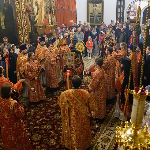 В праздник Светлого Христова Воскресения митрополит Матфей совершил Пасхальное богослужение в Троицком соборе города Пскова