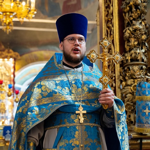 В Неделю 13-ю по Пятидесятнице митрополит Матфей совершил Божественную Литургию в Свято-Троицком кафедральном соборе