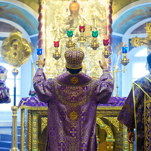 В Неделю Торжества Православия митрополит Матфей совершил праздничное богослужение в Свято-Троицком кафедральном соборе