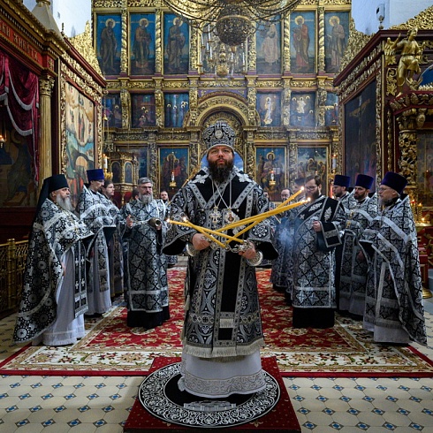 Митрополит Матфей совершил Литургию Преждеосвященных Даров в Свято-Троицком кафедральном соборе