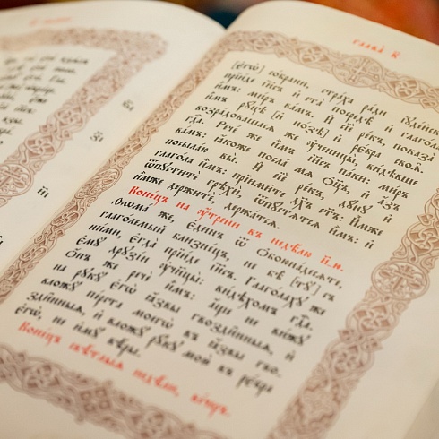 В Фомину Неделю митрополит Матфей совершил Литургию в Свято-Троицком кафедральном соборе