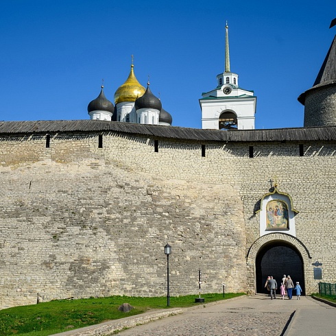 В Великий Четверг митрополит Арсений совершил Литургию в Свято-Троицком кафедральном соборе